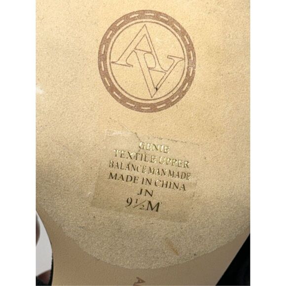 Adrienne Vittadini Sandals Womens 9.5 Crossover Black Faux Suede Chunky Heels - Picture 9 of 10